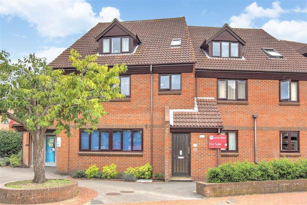 1 bedroom flat for sale in Fryern Court, Oakmount Road, Chandlers Ford