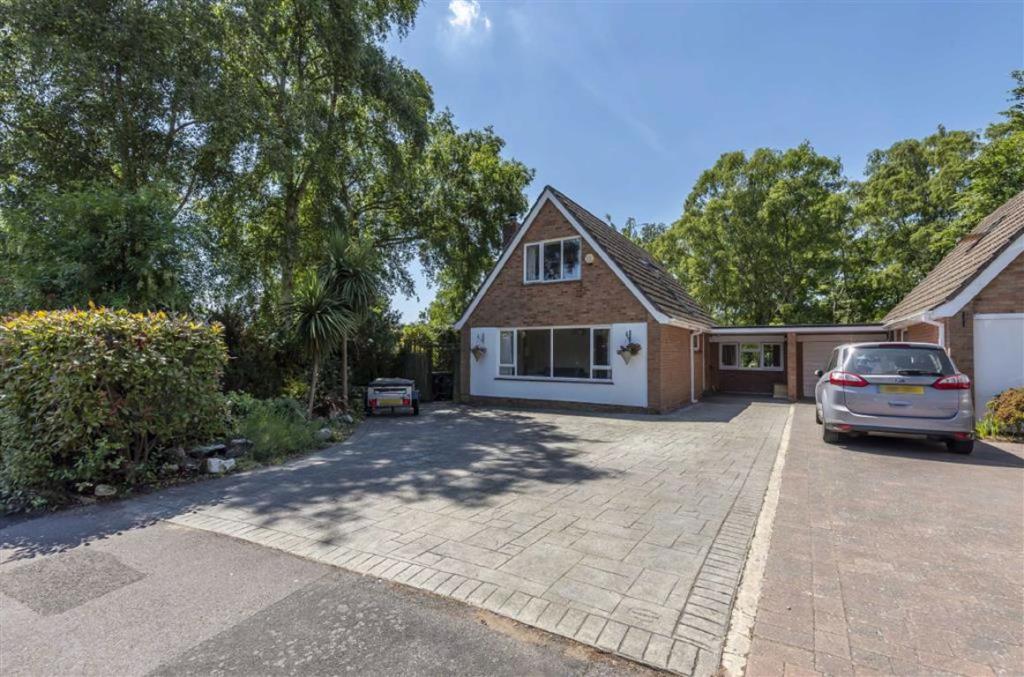 3 bedroom detached house for sale in Charnwood Crescent, Hiltingbury, Chandlers Ford, Hampshire