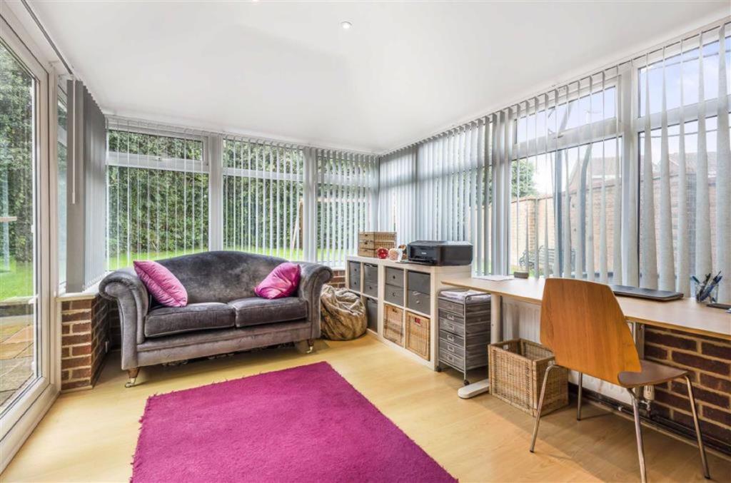 4 bedroom detached house for sale in Donnington Drive, Valley Park