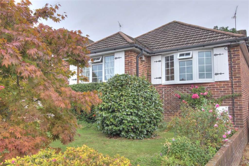 2 bedroom detached bungalow for sale in Trevose Crescent, Chandlers