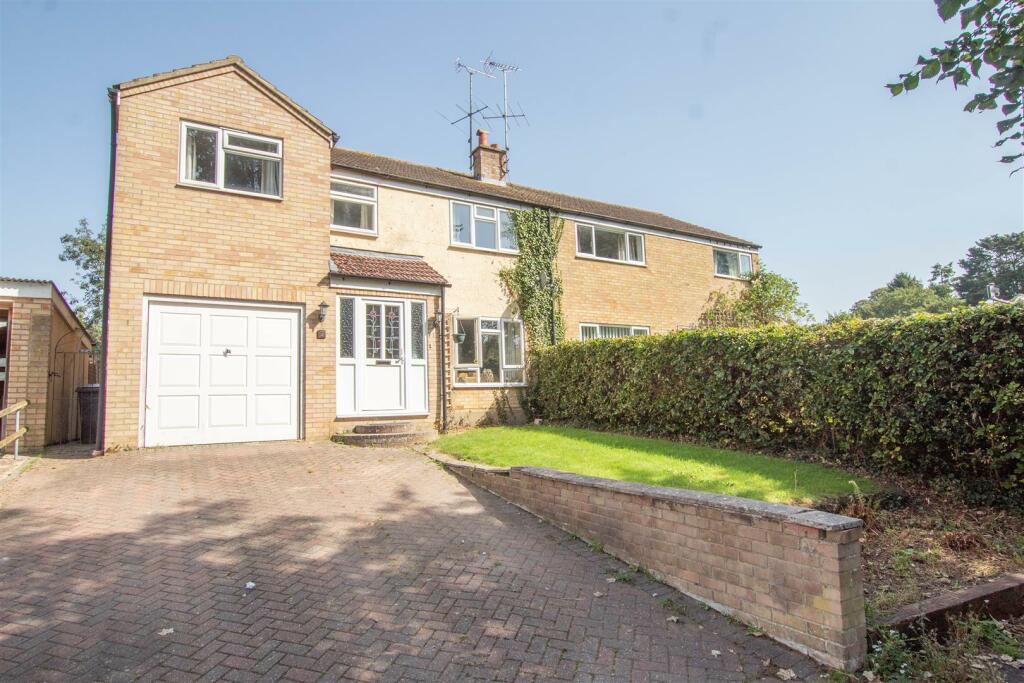 4 bedroom semidetached house for sale in Barton Grove, Kedington