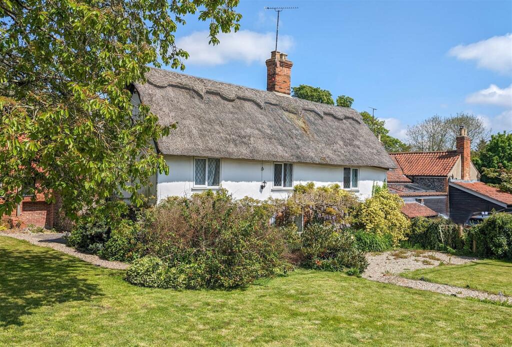 2 bedroom cottage for sale in Stores Hill, Dalham, CB8