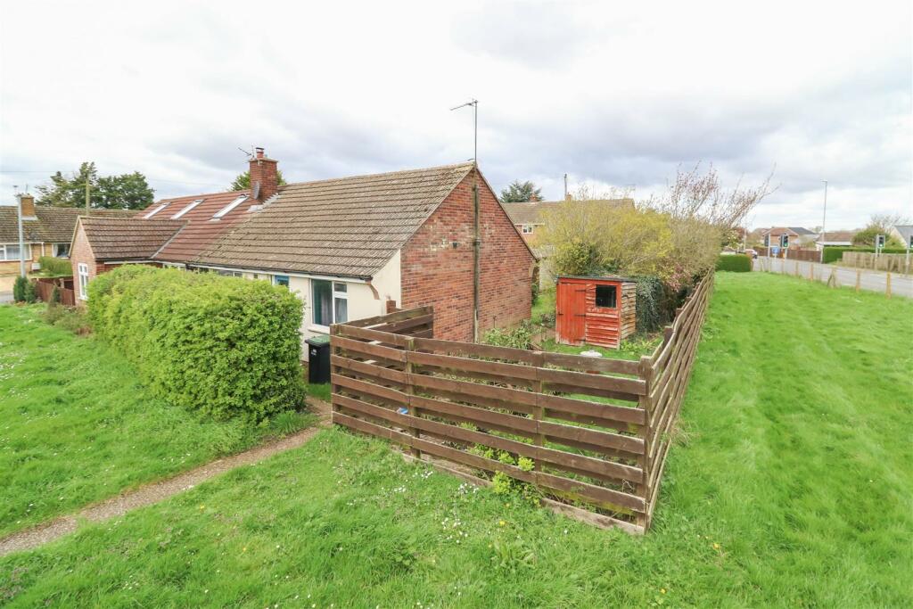 2 bedroom semidetached bungalow for sale in Cornmills Road, Soham, CB7