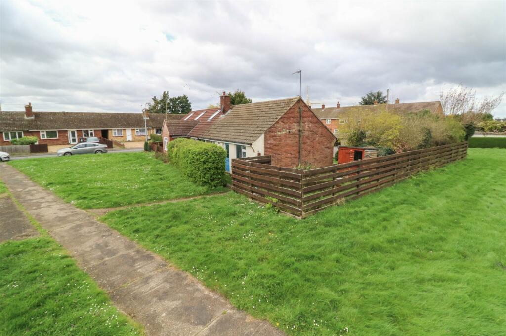 2 bedroom semidetached bungalow for sale in Cornmills Road, Soham, CB7
