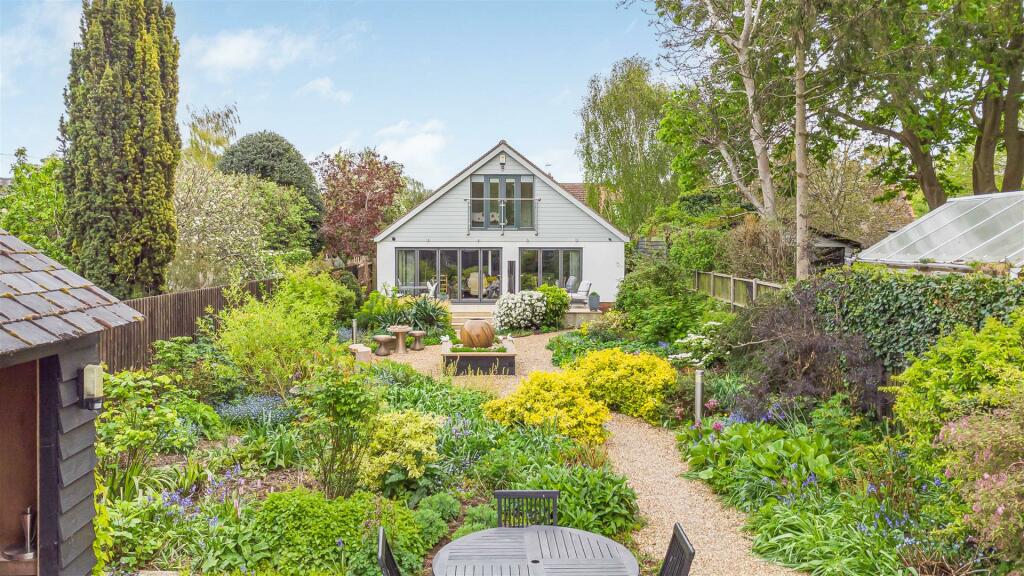 4 bedroom detached house for sale in Lower End, Swaffham Prior, CB25