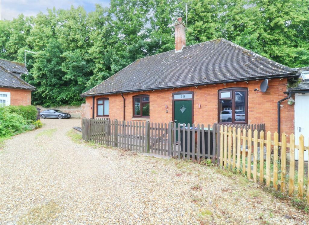 2 bedroom cottage for sale in Cheveley Park, Cheveley, CB8