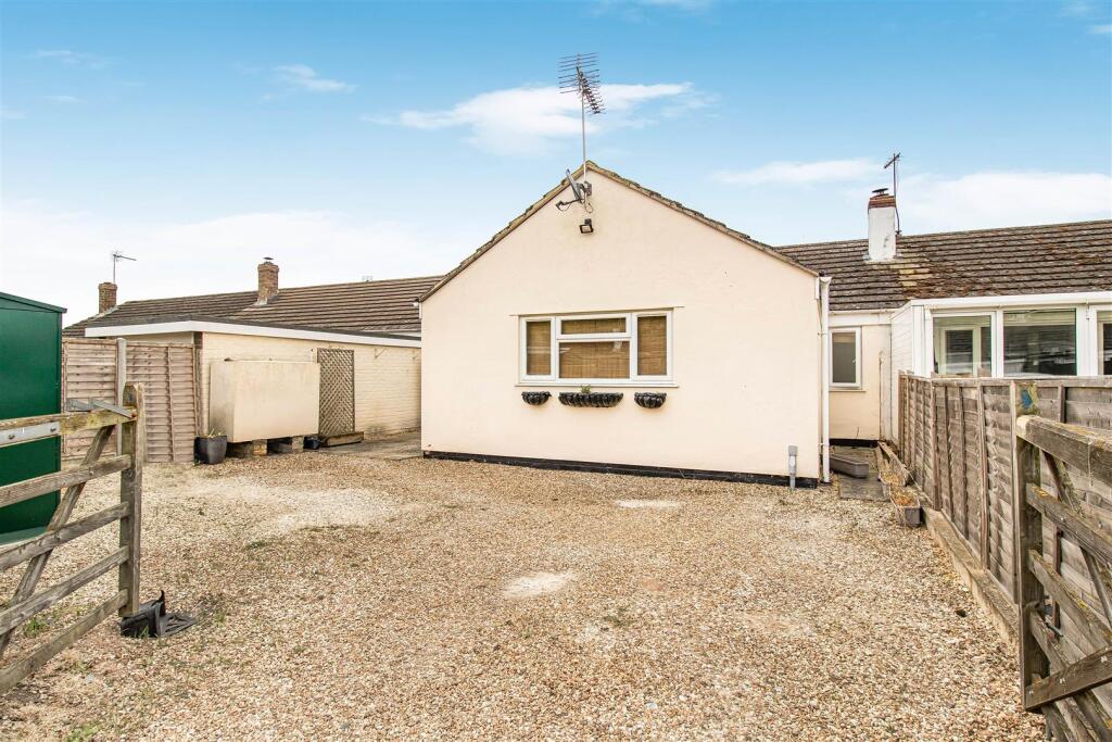 3 bedroom terraced bungalow for sale in Sanfoin Close, Red Lodge, IP28