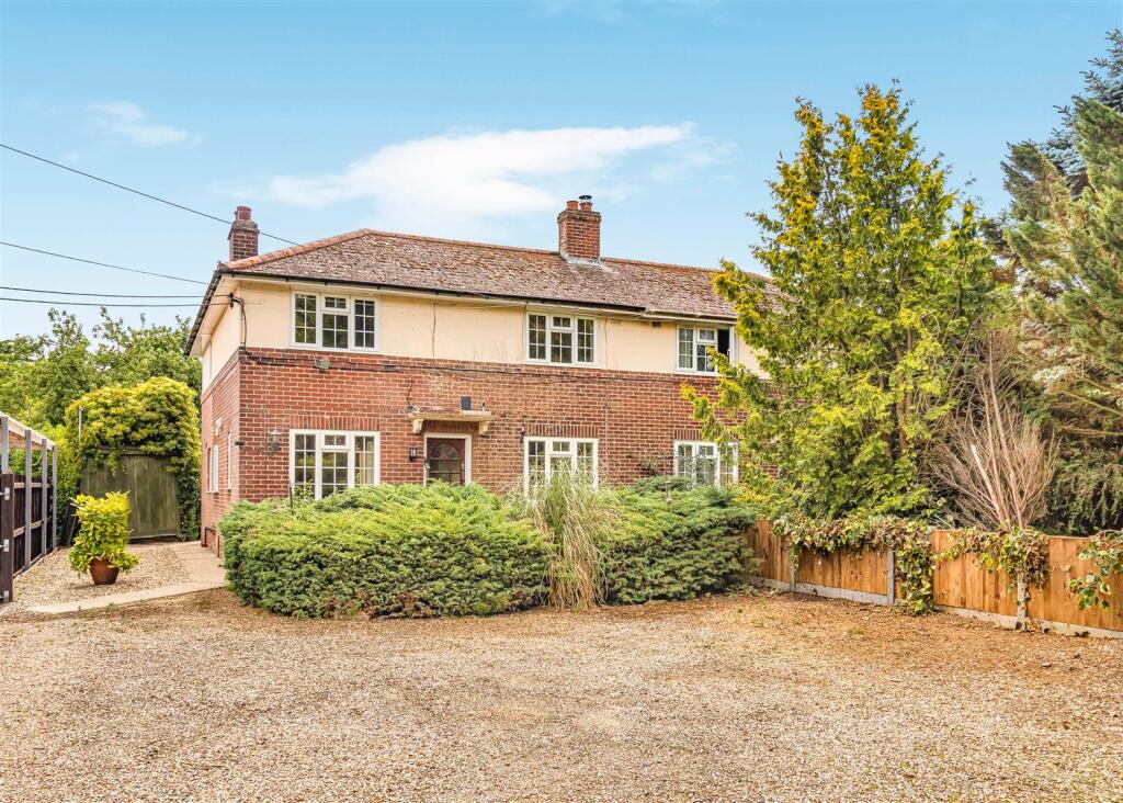 3 bedroom semi-detached house