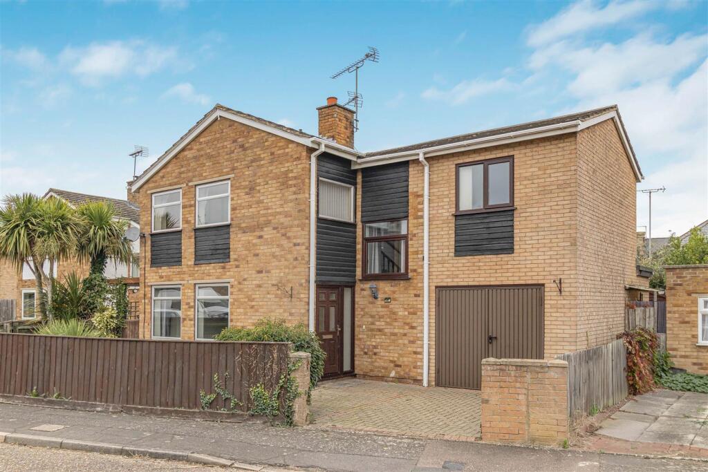 3 bedroom detached house