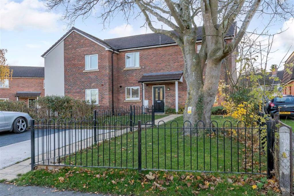 3 bedroom semidetached house for sale in Ormerod Road, Sedbury
