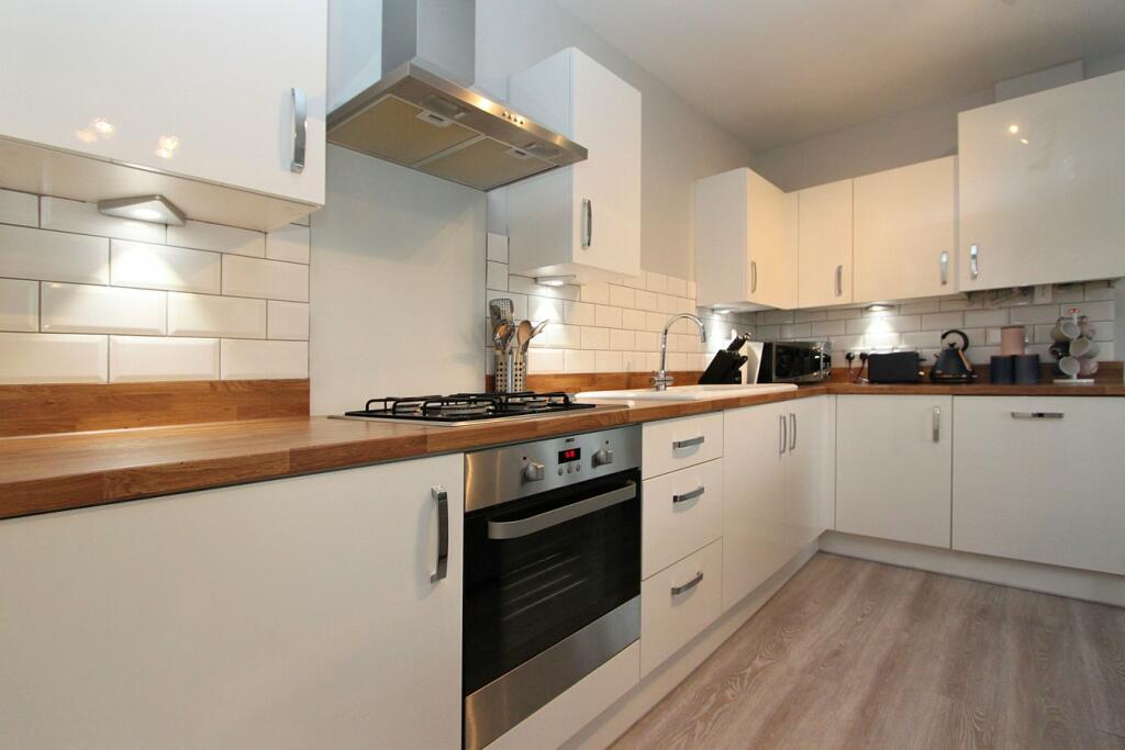 Additional property image - Barley Fields, Thornbury, BS35