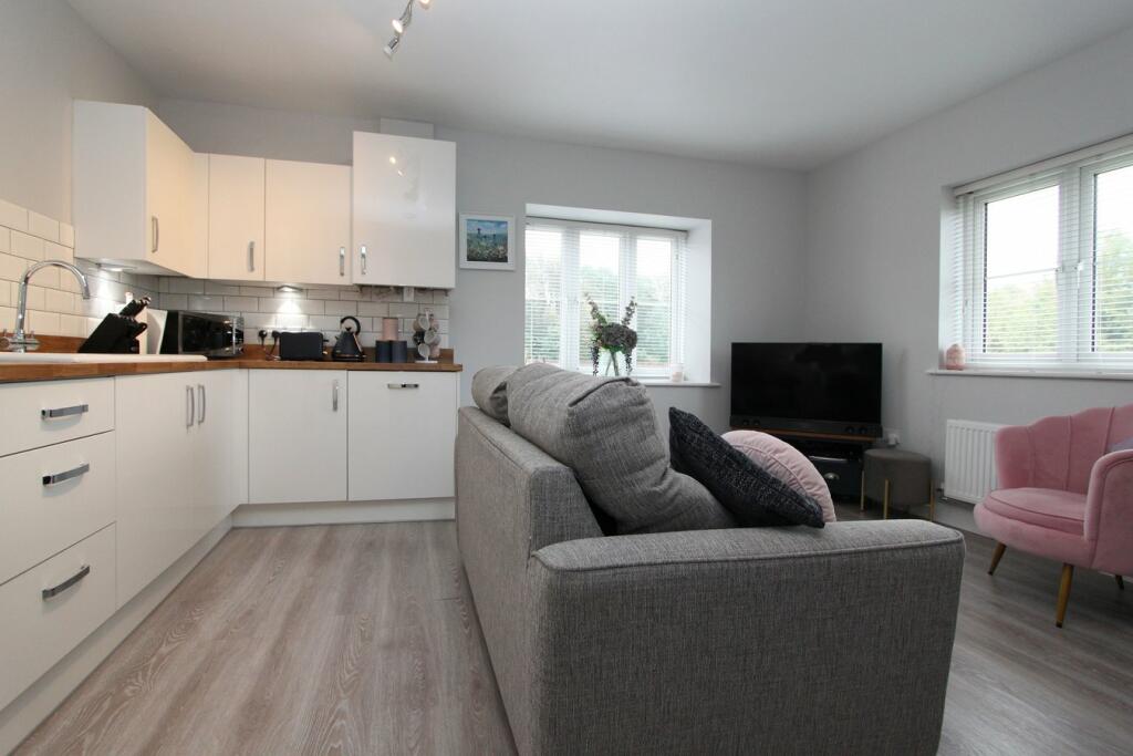 Additional property image - Barley Fields, Thornbury, BS35