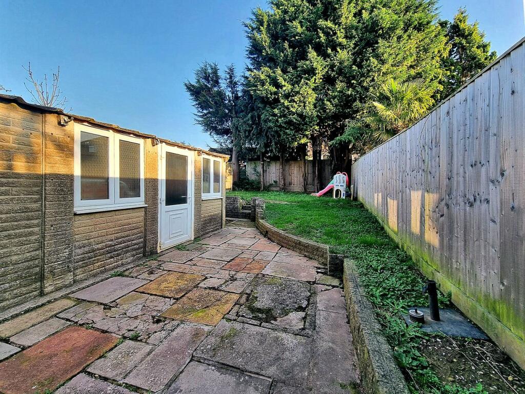 Additional property image - Thicket Walk, Thornbury, BS35