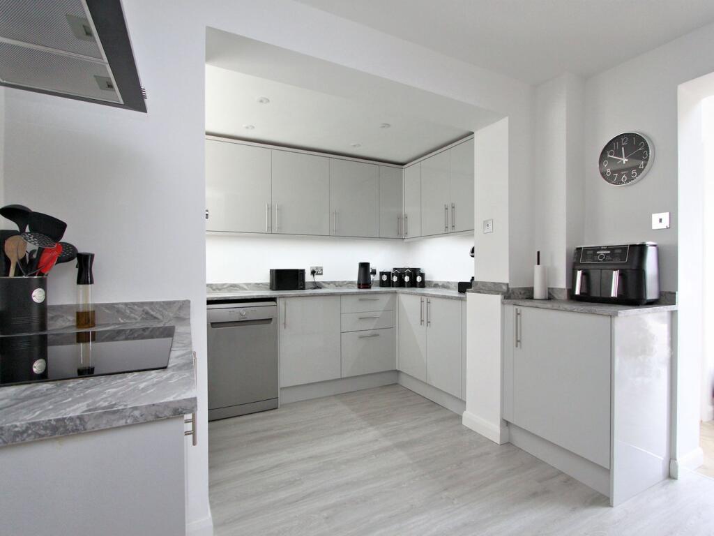 Additional property image - Regents Close, Thornbury, South Gloucestershire, BS35