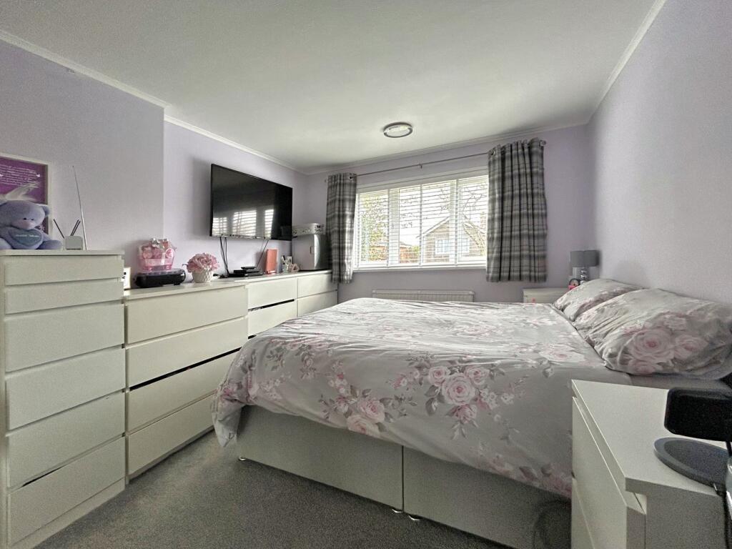 Additional property image - Regents Close, Thornbury, South Gloucestershire, BS35
