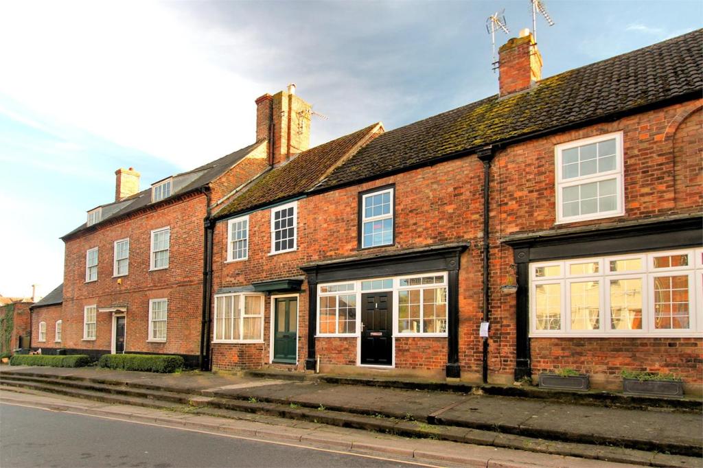 2 bedroom terraced house for sale in Berkeley, Gloucestershire, GL13