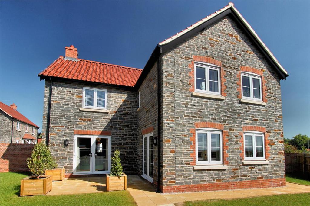 4 bedroom detached house for sale in The Paddocks, Tytherington, South