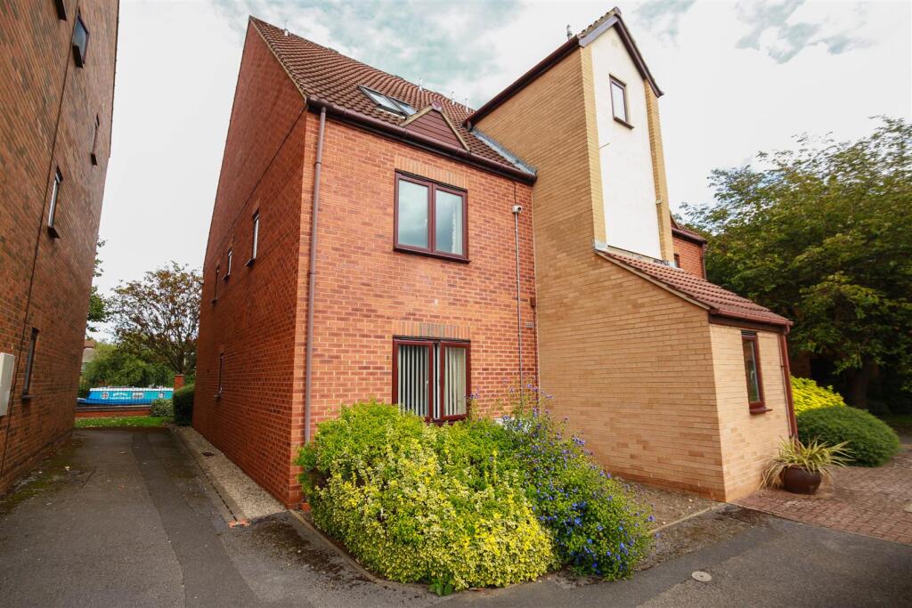 Main image of property: Heron Wharf, Lenton, Nottingham, NG7
