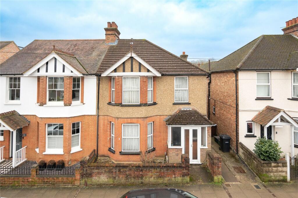 4 bedroom semi-detached house for sale in Brampton Road, St. Albans, Hertfordshire, AL1
