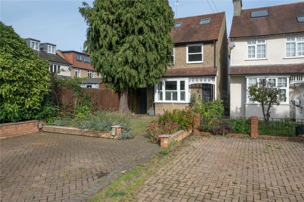 3 bedroom detached house for sale in Camp Road, St. Albans