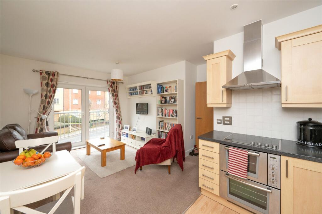 2 bedroom flat for sale in Camp Road, St. Albans, Hertfordshire, AL1