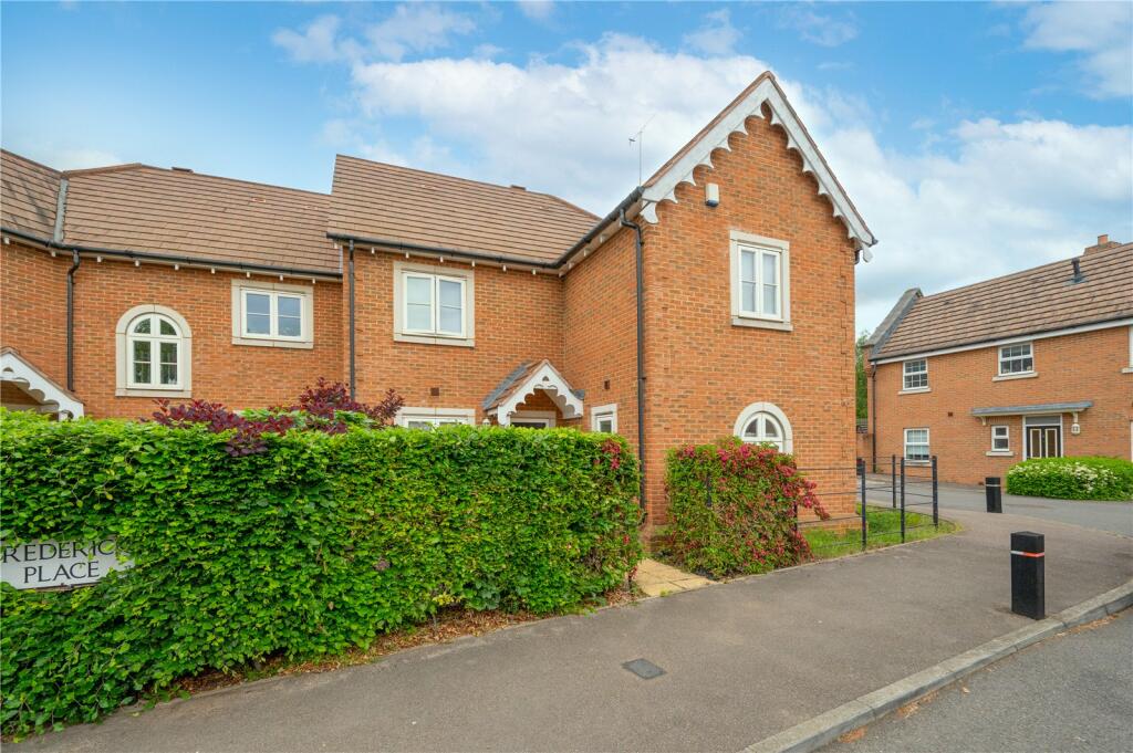 4 bedroom semi-detached house for sale in Frederick Place, Frogmore, St. Albans, Hertfordshire, AL2
