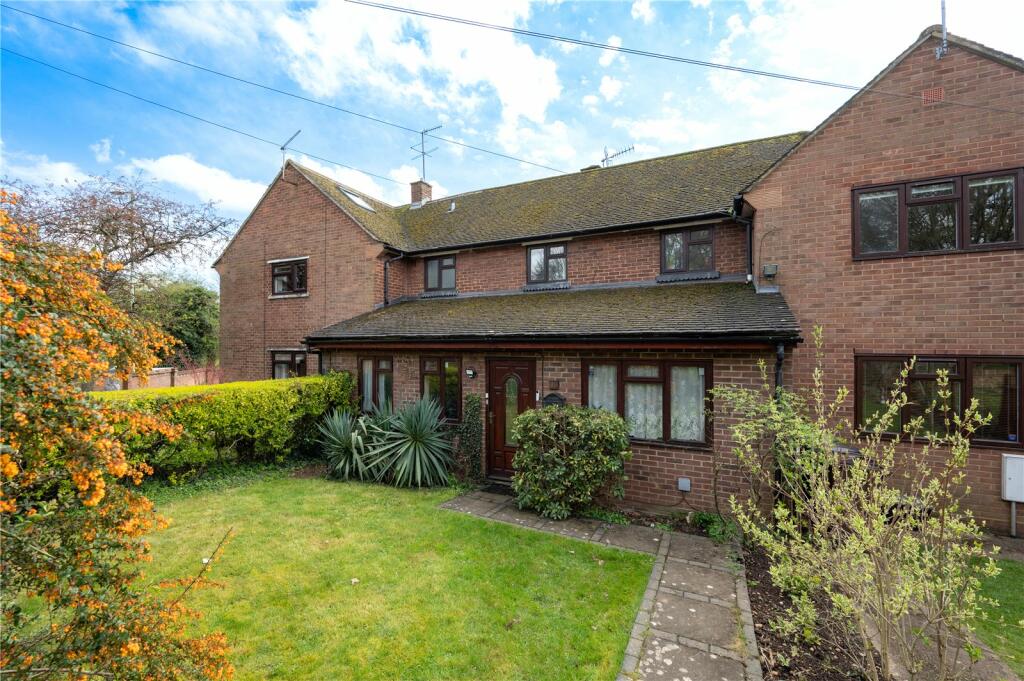 3 bedroom terraced house for sale in Batchwood Drive, St. Albans, Hertfordshire, AL3