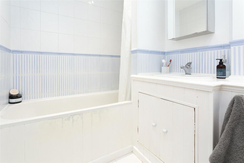 Additional property image - Tudor Road, St. Albans, Hertfordshire