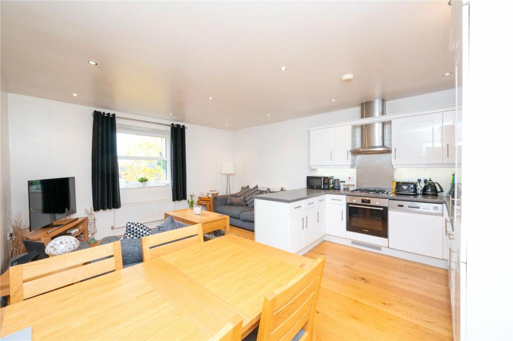 Additional property image - Russet Drive, St. Albans, Hertfordshire