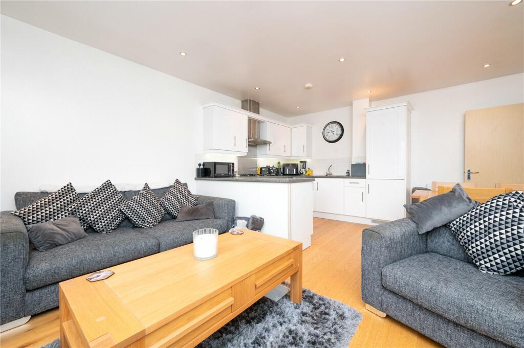 Additional property image - Russet Drive, St. Albans, Hertfordshire