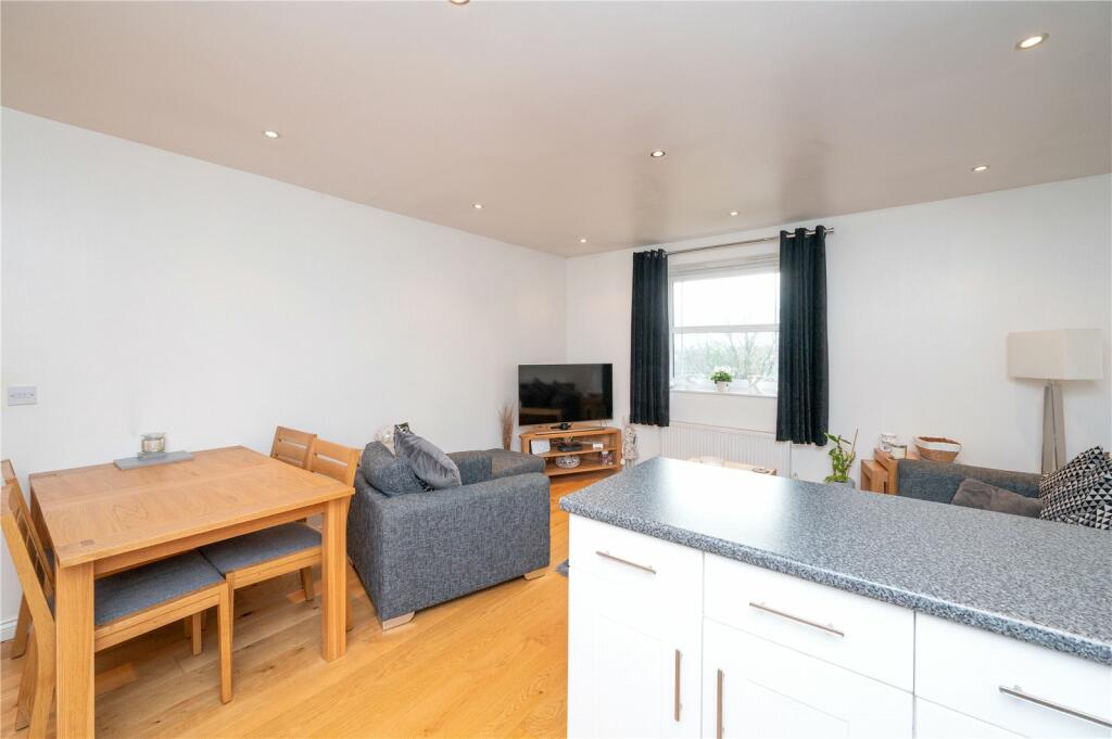 Additional property image - Russet Drive, St. Albans, Hertfordshire
