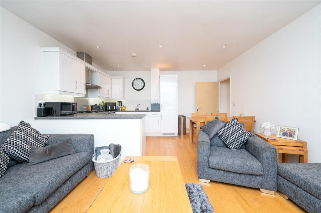 Additional property image - Russet Drive, St. Albans, Hertfordshire