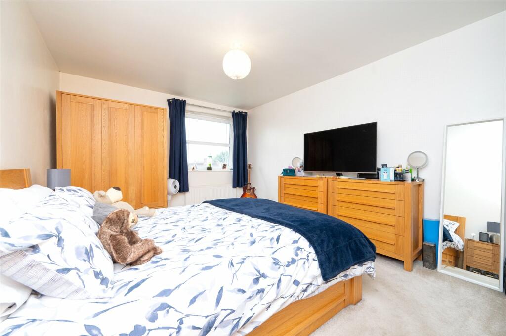 Additional property image - Russet Drive, St. Albans, Hertfordshire