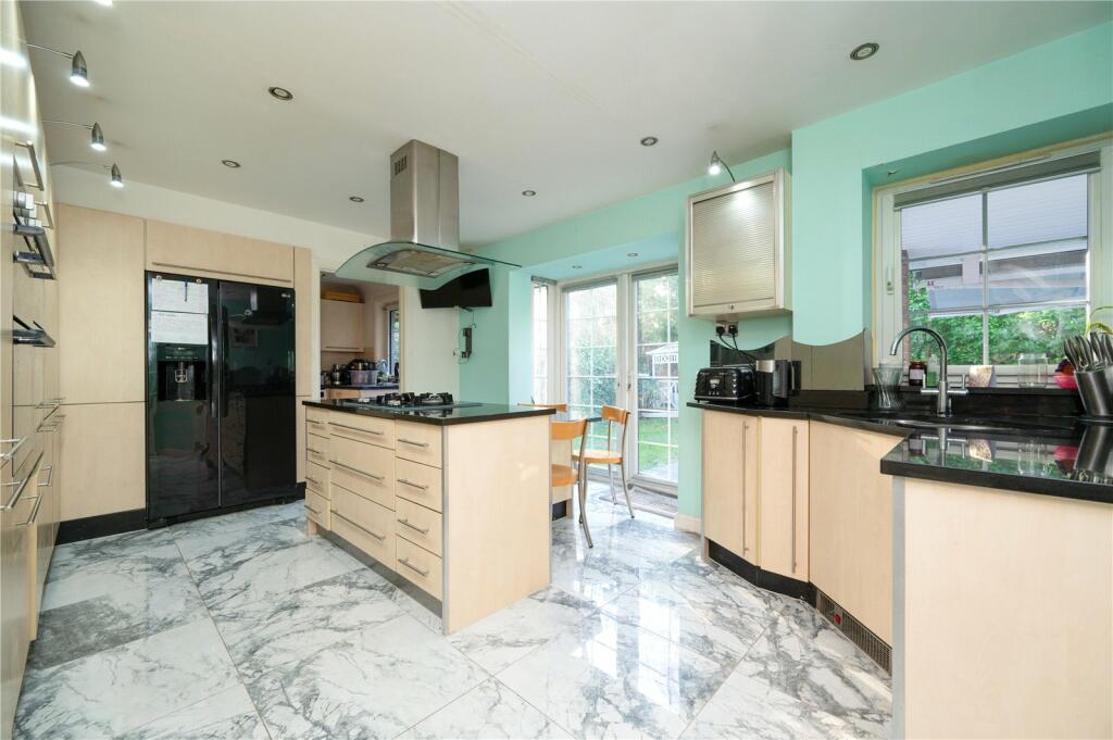 Additional property image - Aspen Close, Bricket Wood, St. Albans, Hertfordshire