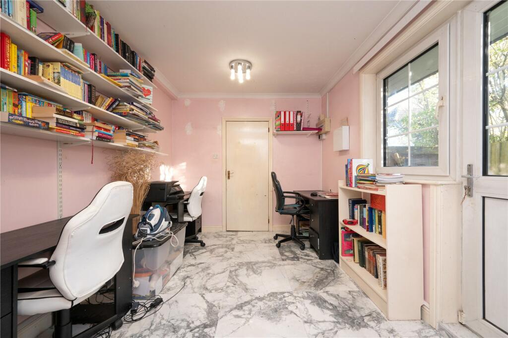 Additional property image - Aspen Close, Bricket Wood, St. Albans, Hertfordshire