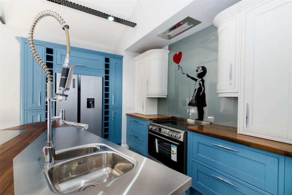 Main image of property: Low Lane, Horsforth, Leeds, West Yorkshire, LS18