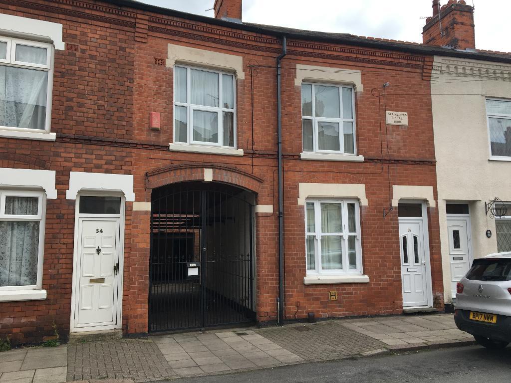 3 bedroom terraced house for sale in Bassett Street, Woodgate