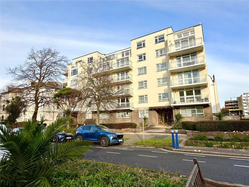3 bedroom apartment for sale in Devonshire Place, Eastbourne, BN21