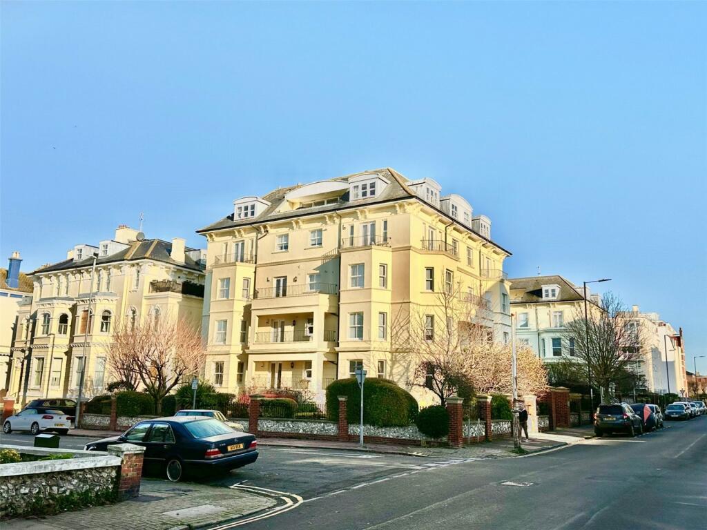3 bedroom penthouse for sale in Devonshire Place, Eastbourne, East Sussex, BN21