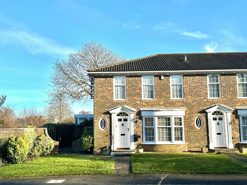3 bedroom end of terrace house for sale in Naomi Close, Meads, Eastbourne, East Sussex, BN20