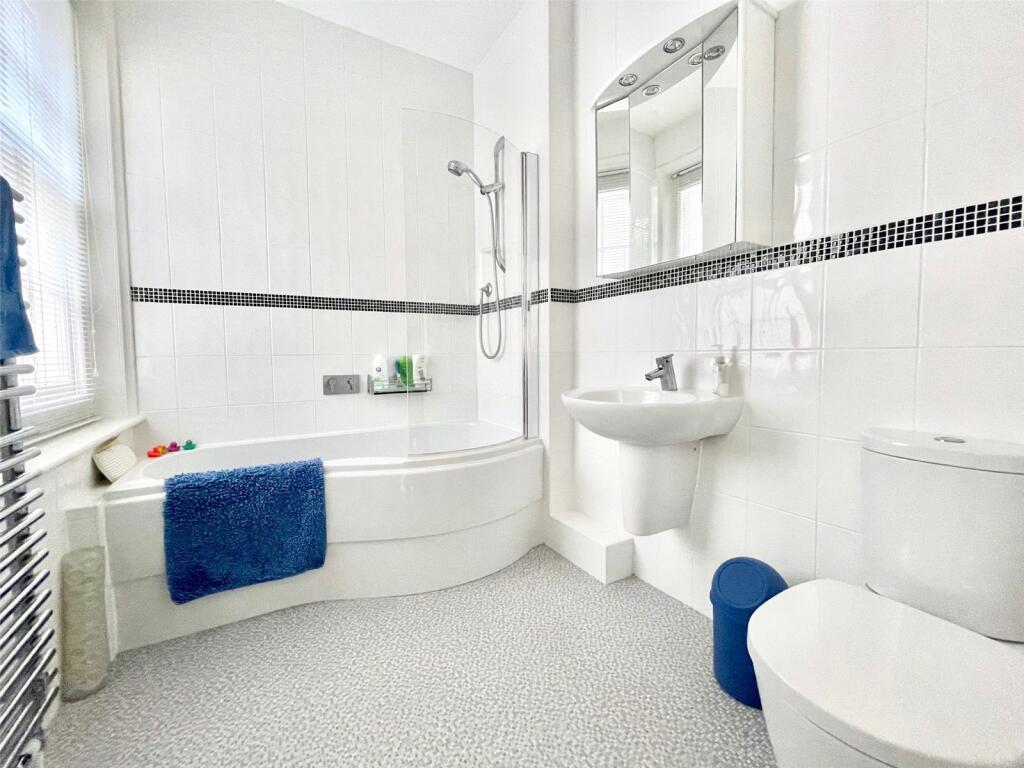 Additional property image - Chatsworth Gardens, Meads, Eastbourne, East Sussex, BN20