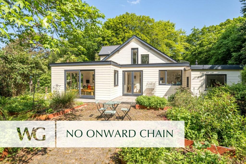 6 bedroom detached house for sale in Aylesbeare, Devon, EX5