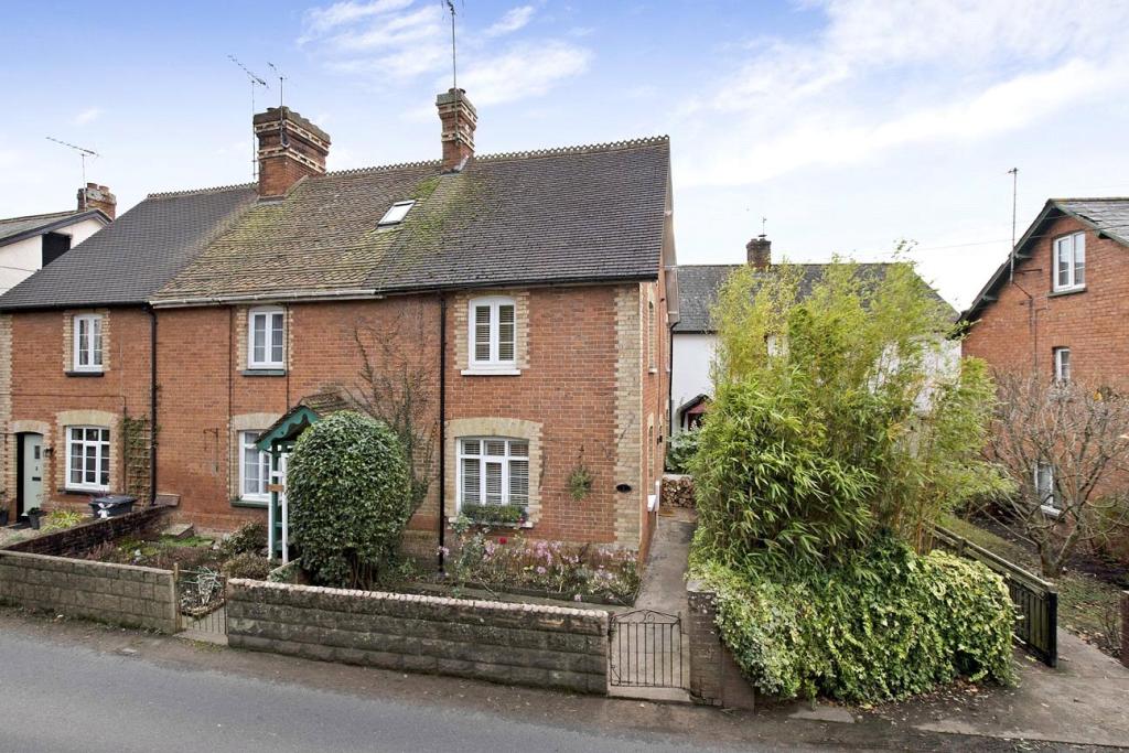3 bedroom end of terrace house for sale in Woodbury, Devon, EX5
