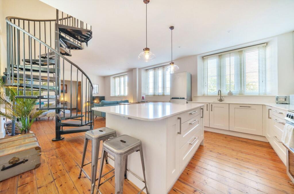 2 bedroom detached house for sale in Kennford, Exeter, EX6