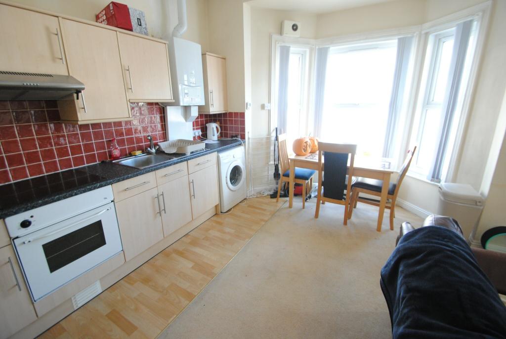 Additional property image - Spacious STUDENT 2 bed flat in Town Centre- Lansdowne