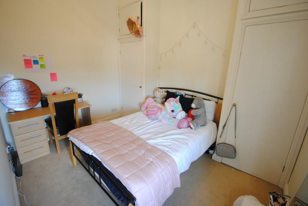 Additional property image - Spacious STUDENT 2 bed flat in Town Centre- Lansdowne