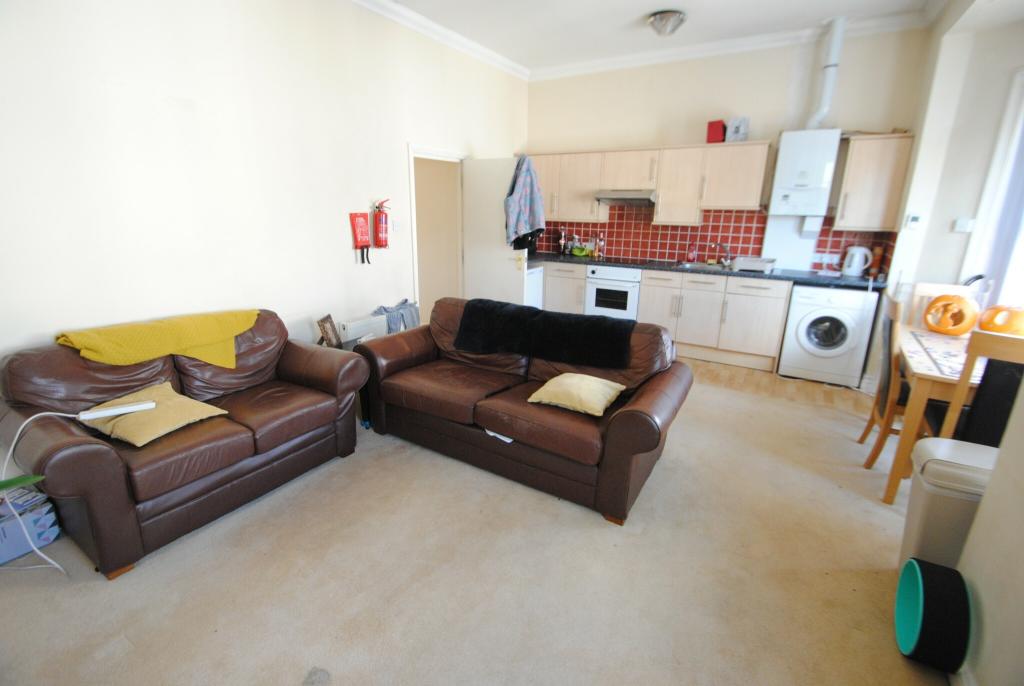 Additional property image - Spacious STUDENT 2 bed flat in Town Centre- Lansdowne
