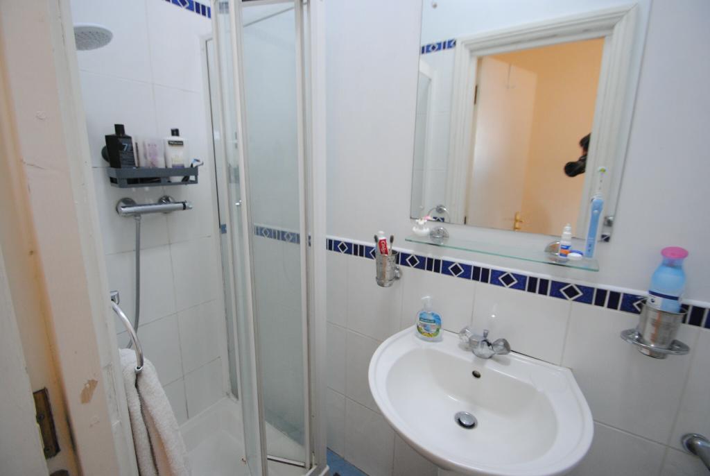 Additional property image - Spacious STUDENT 2 bed flat in Town Centre- Lansdowne
