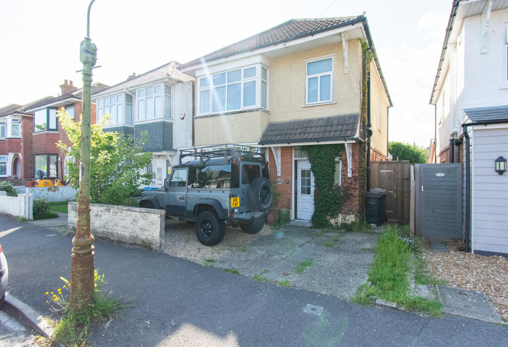 3 bedroom detached house for sale in DETACHED HOUSE Southbourne