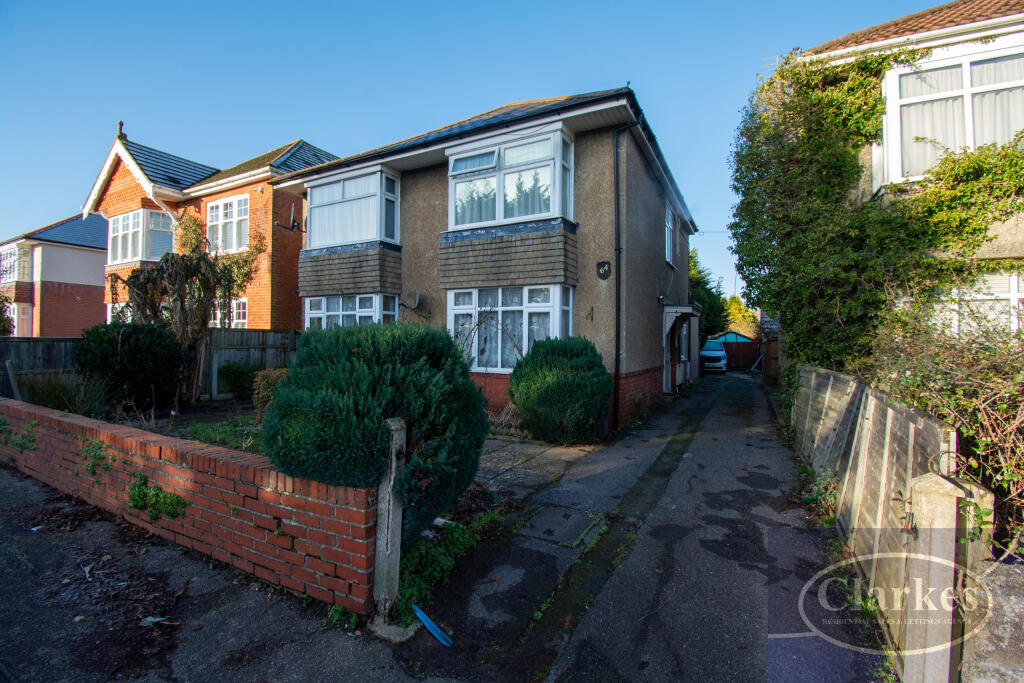 Main image of property: First Floor Flat 64 The Avenue, Moordown, Bournemouth